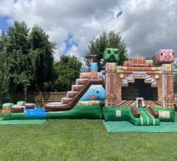 H682a0106c5184a2088c0b87c54b90186h 1772044196 Minecraft Bounce House with Slide Combo